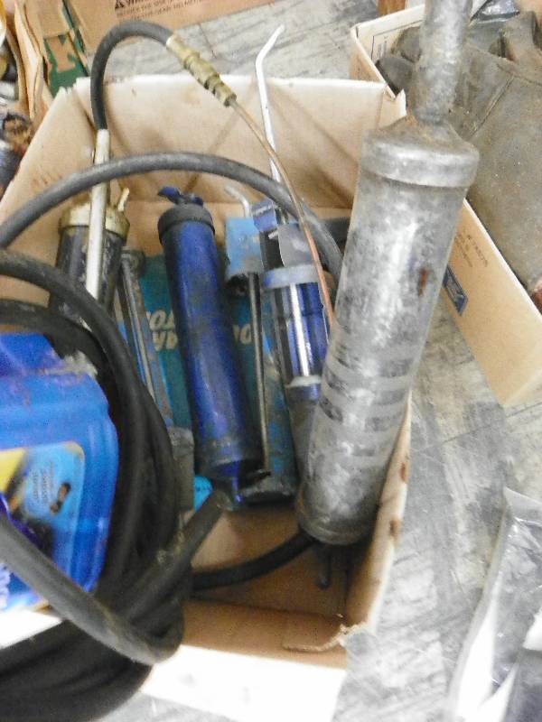 lot 549 image: Grease guns and gloves
