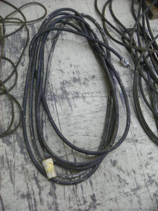 lot 551 image: Extension cords
