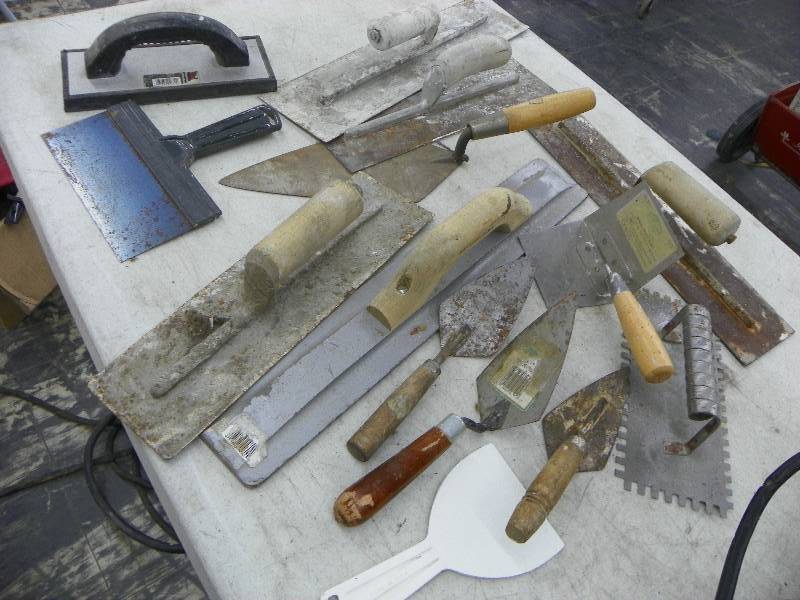 lot 553 image: Cement Trowels