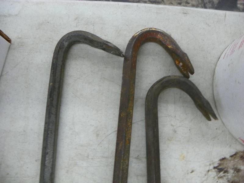 lot 555 image: Three crow bars