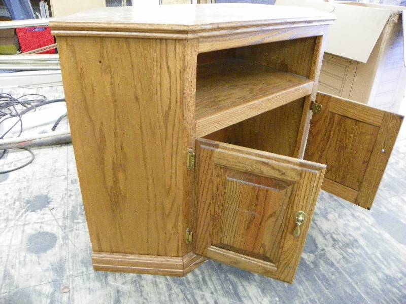lot 557 image: Corner TV Cabinet