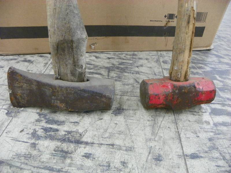 lot 569 image: Splitting Axe and Sledge Hammer