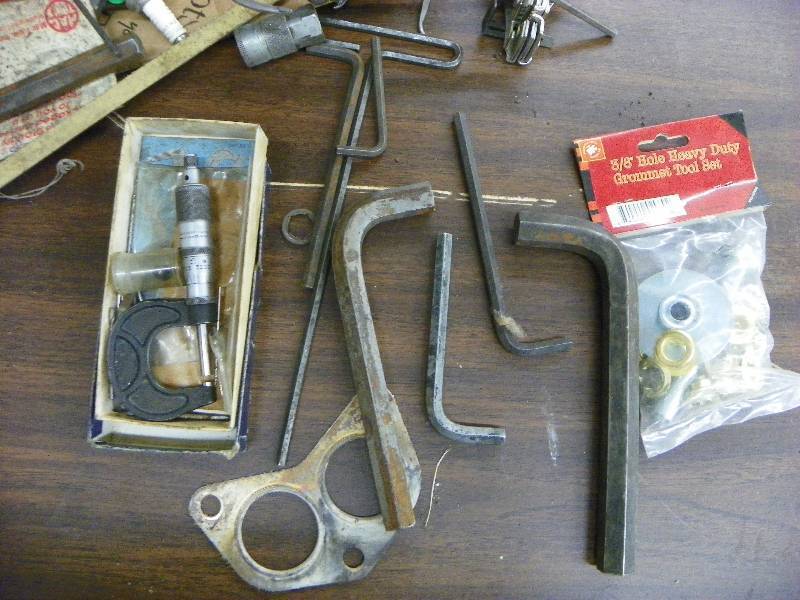 lot 573 image: Misc garage items and small tools