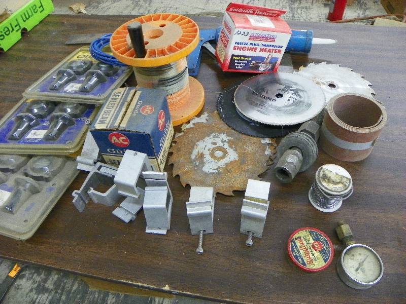 lot 574 image: Quick Grip mounting kits, misc hardware items