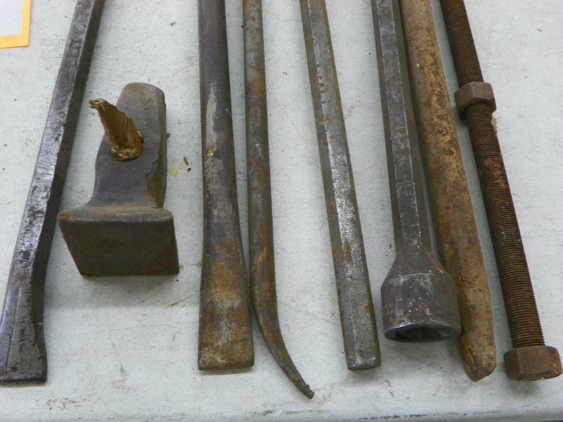lot 583 image: Pry Bars, wrench