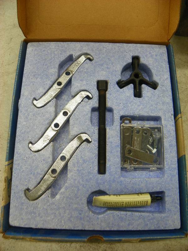lot 590 image: Bearing pulley puller kit