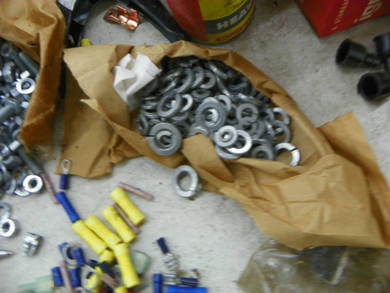 lot 592 image: Misc garage items