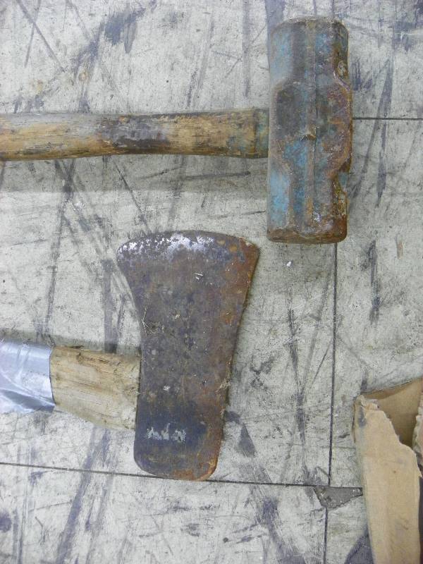lot 595 image: Axe and sledge hammer