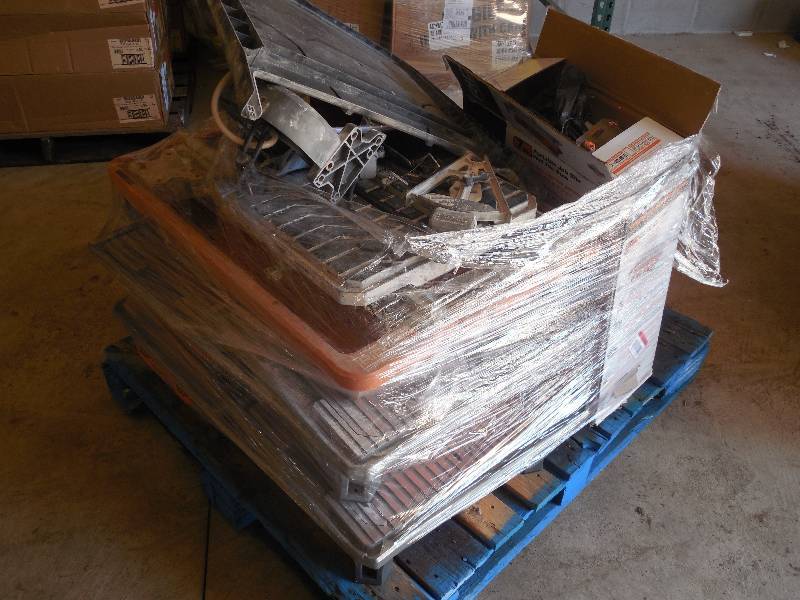 lot 8 image: PALLET LOT OF TILE CUTTERS