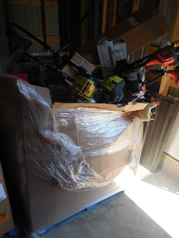 lot 15 image: PALLET LOT OF GENERAL MERCHANDISE AND TOOLS