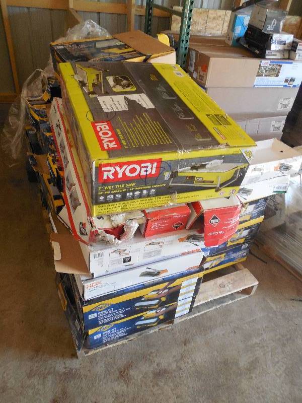 lot 17 image: HUGE PALLET OF TILE CUTTERS