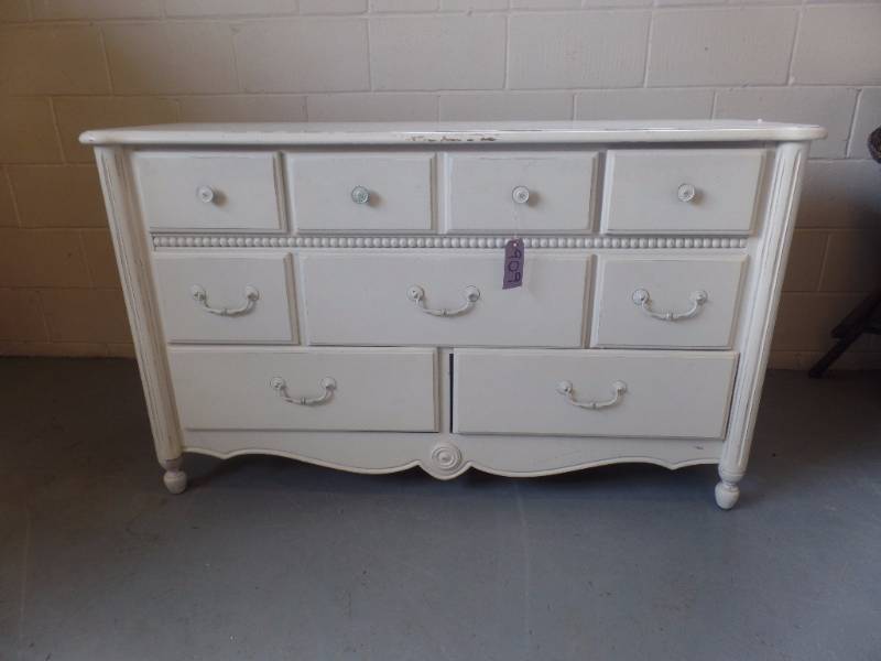 DRESSER