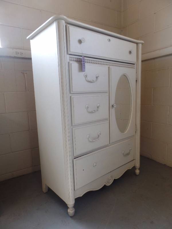 CHEST OF DRAWERS