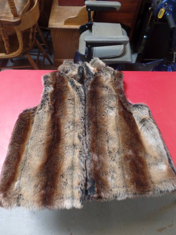 FAUX FUR VEST
