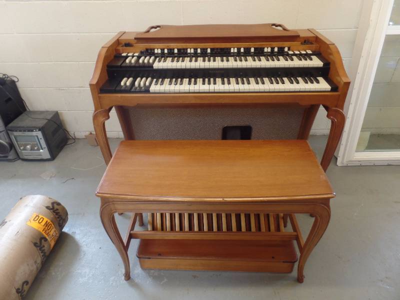 ELECTRIC ORGAN