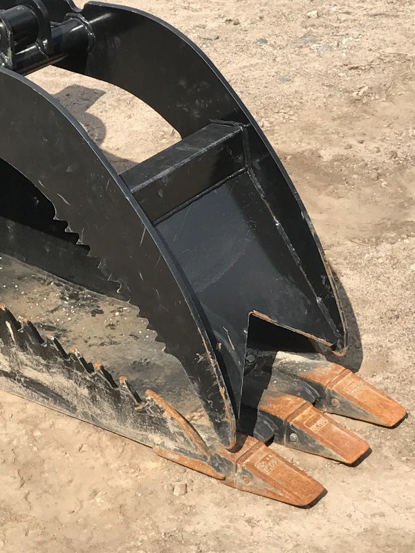 lot 3 image: Titan Stump Bucket Grapple