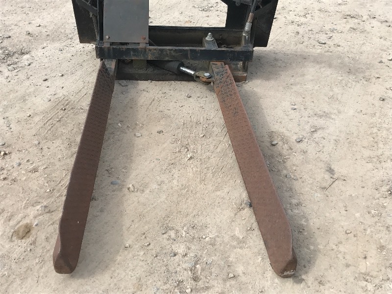 lot 4 image: Diversified Skid-Loader Tree Forks