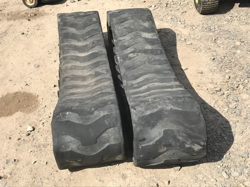 lot 9 image: Set Of Skid-Loader Tracks