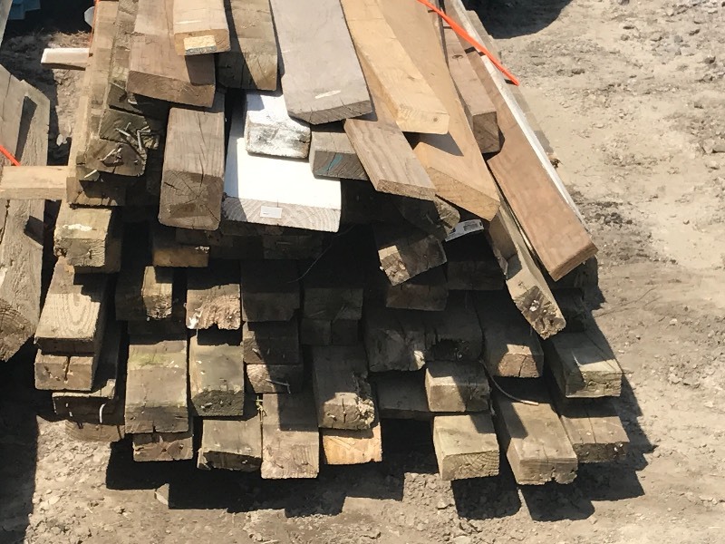 lot 23 image: Pallet Of Assorted Lumber