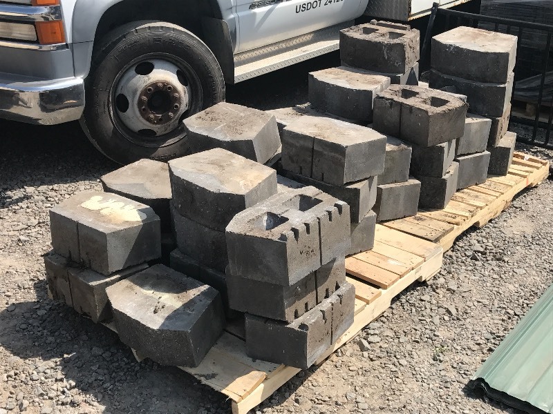 lot 25 image: (2) Pallets Of Retaining Wall Block