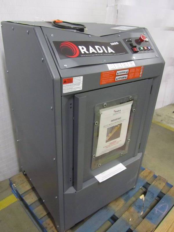 lot 2 image: Radia 5995 Agitar Paint tumbler