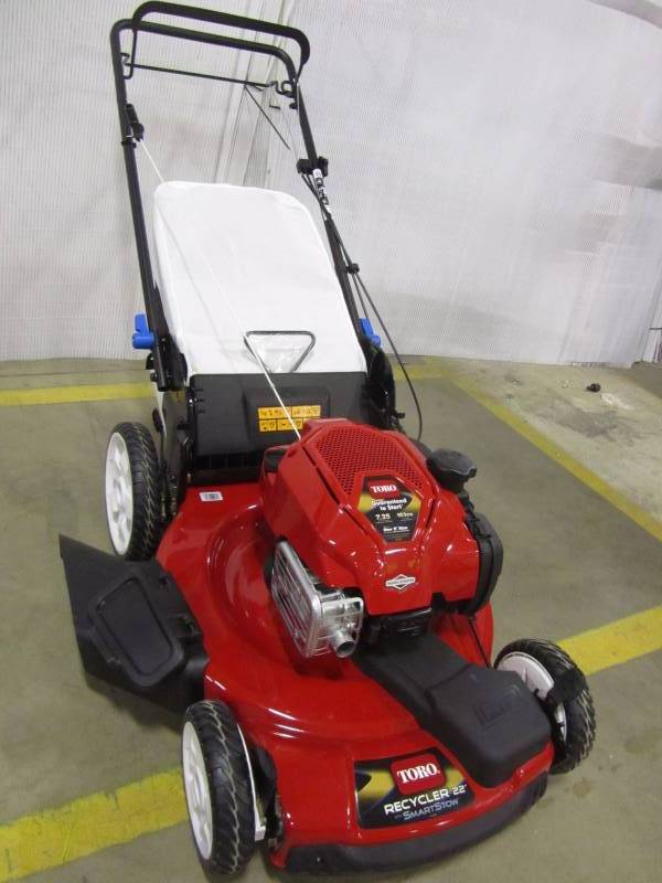 lot 6 image: Toro 22 high wheel variable speed walk behinf gas self propelled mower with smart stow