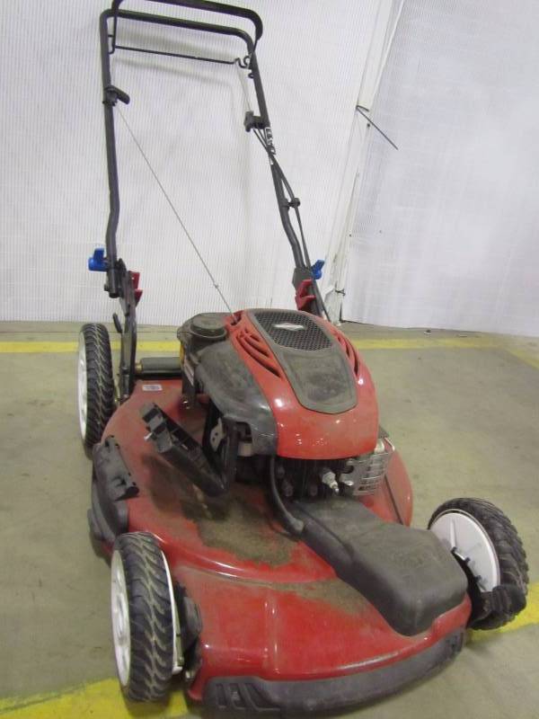 lot 49 image: Toro 22 high wheel variable speed walk behinf gas self propelled mower with smart stow