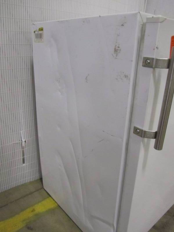 lot 36 image: Summit 5.1 cubic feet mini refrigerator (white)
