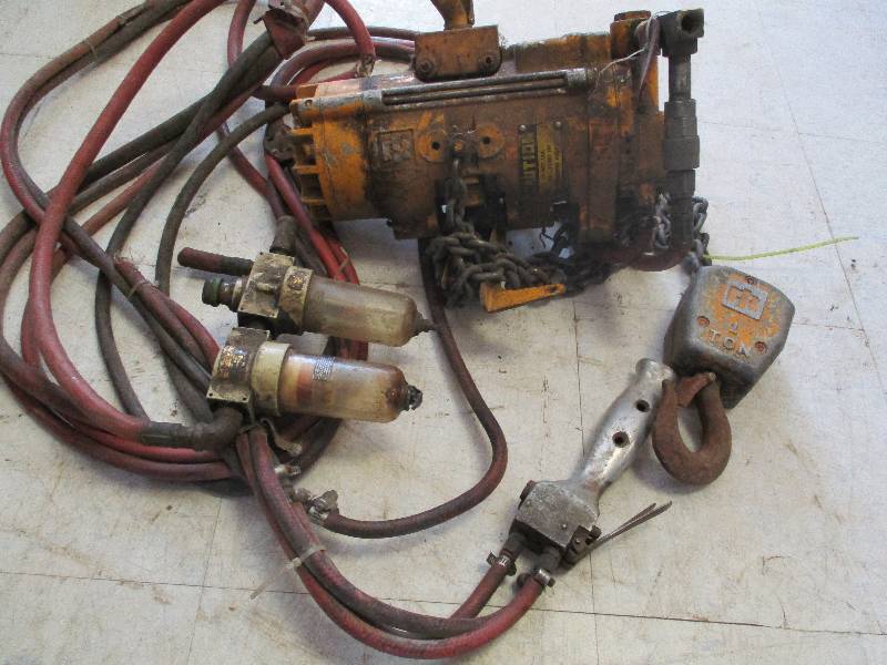 Engine hoist