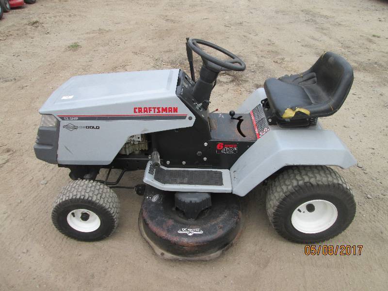 lot 2 image: Craftsman Lawn Tractor