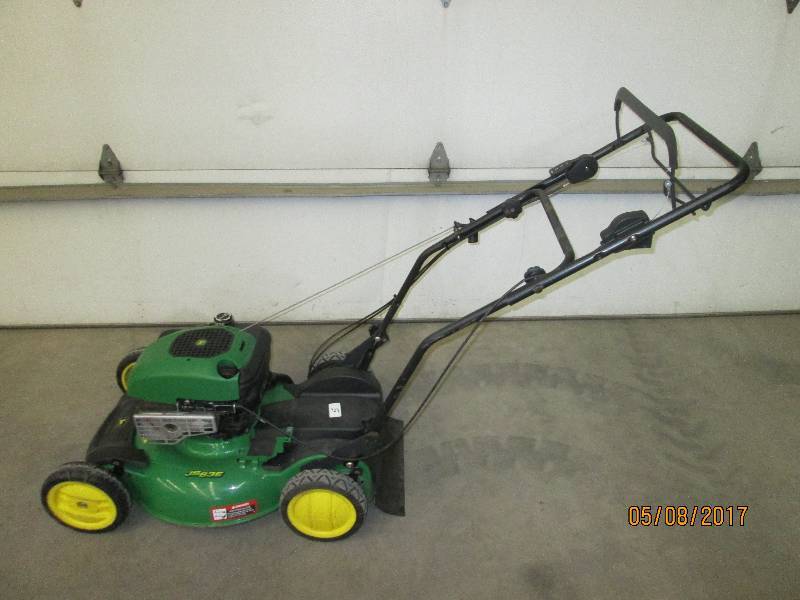 lot 5 image: John Deere JS63 Lawn Mower