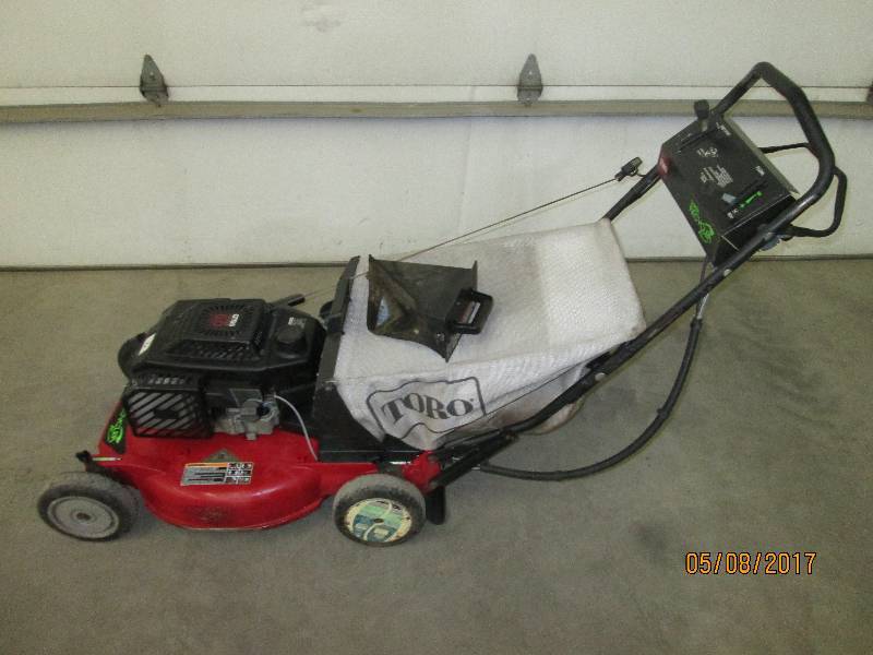 lot 6 image: Toro Super Recycler Lawn Mower
