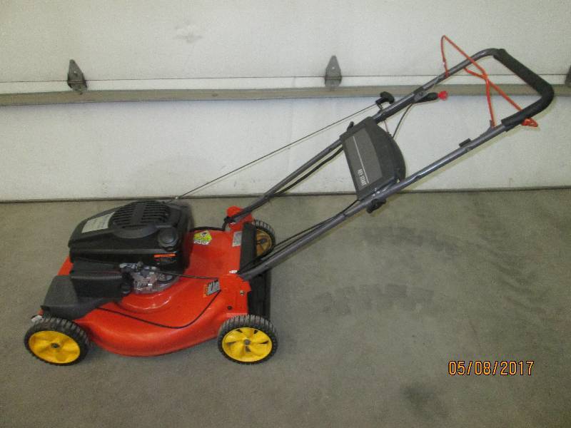 lot 8 image: Husqvarna Lawn Mower