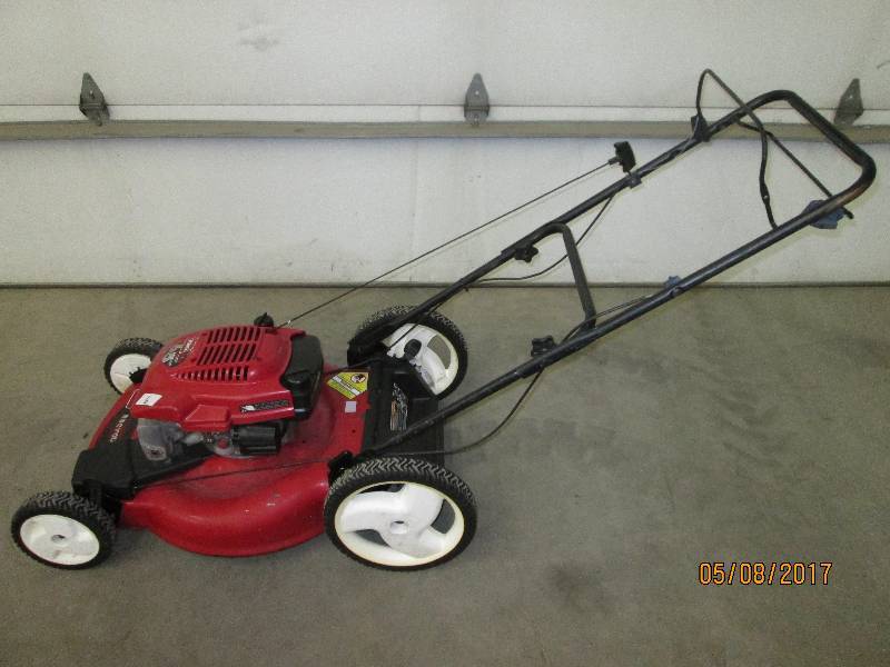 lot 9 image: Toro Recycler Lawn Mower