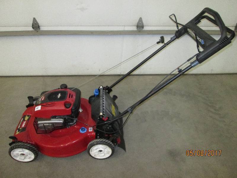 lot 10 image: Toro Recycler Lawn Mower