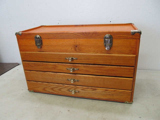 lot 50 image: NICE Wood Machinists Chest