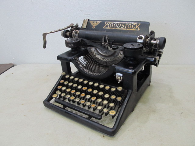 lot 52 image: Antique WOODSTOCK Typewriter #2