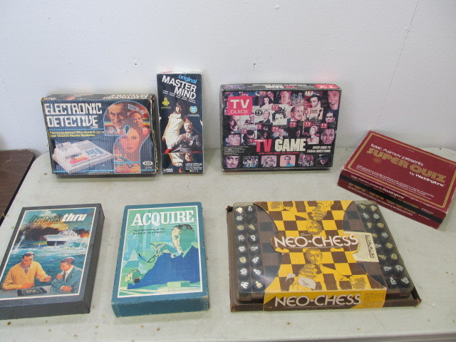 lot 64 image: Lot of Vintage Electronic & Board Games