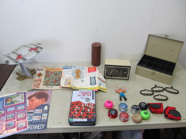 lot 67 image: Lot of Misc Collectibles Toys etc
