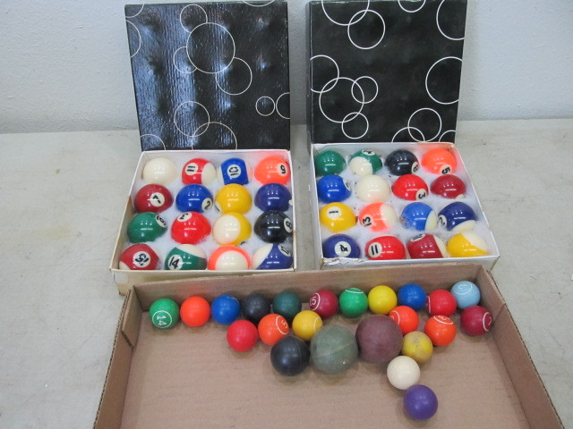 lot 74 image: Lot of Small Vintage Billiard Balls
