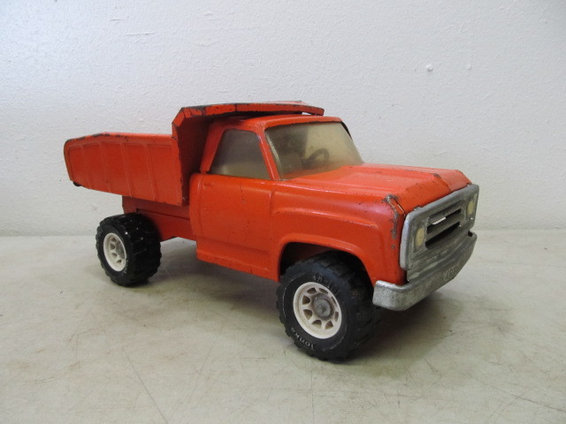 lot 76 image: Vintage Metal Tonka Dump Truck