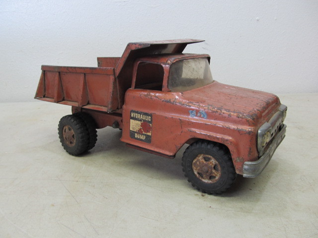 lot 77 image: Early Vintage Tonka Hydraulic Dump Truck