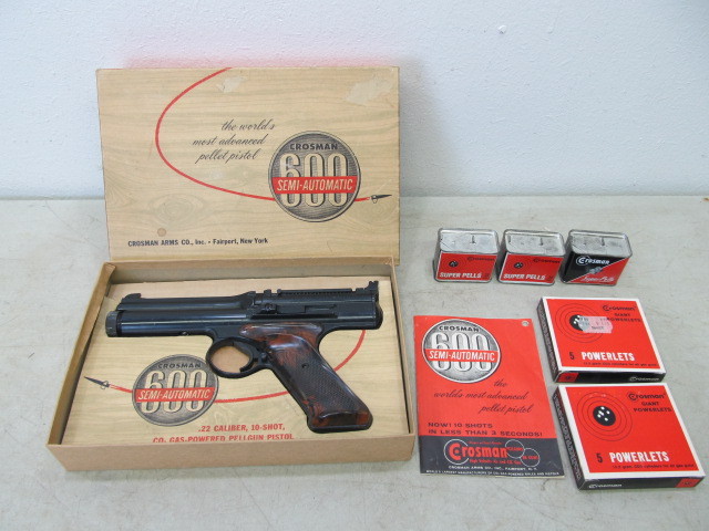 lot 79 image: Vintage CROSMAN 600 Semi Automatic Pellet Pistol