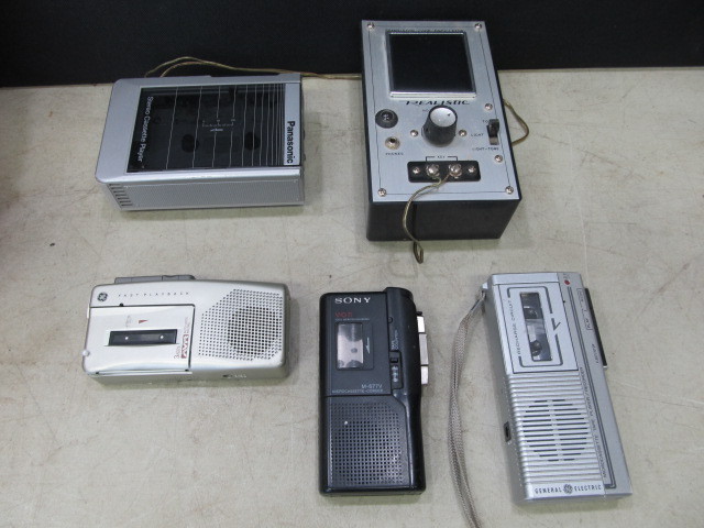 lot 14 image: Lot of Vintage Tape Recorders etc.