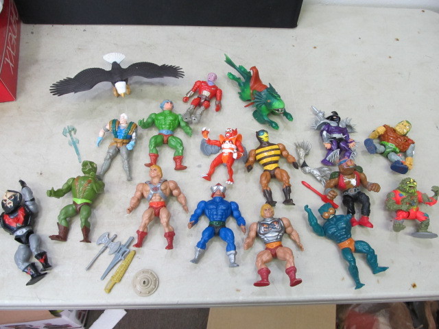 lot 15 image: Vintage 80s HE-MAN, TMNT etc Action Figures