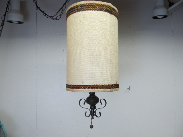 lot 27 image: Mid Century Hanging Lamp