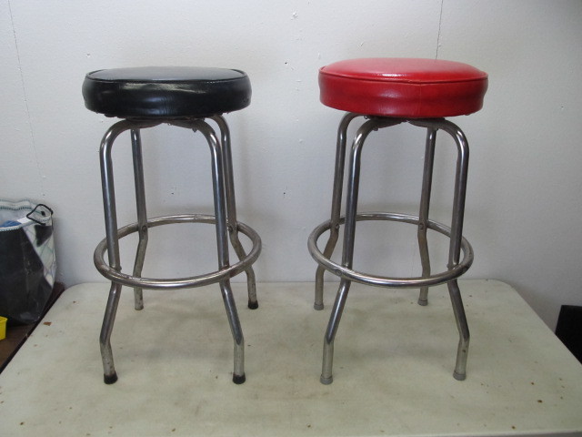 lot 31 image: Pair of Vintage Chrome Swivel Stools