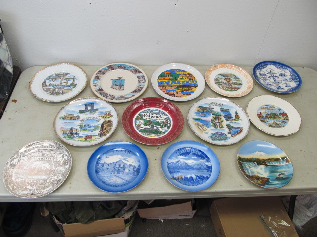 lot 33 image: Collection of Vintage State Souvenir Plates