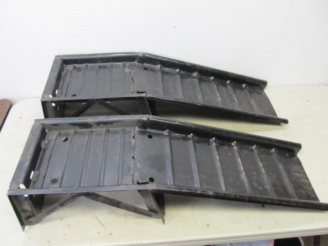 lot 90 image: Heavy Duty Metal Auto Ramps