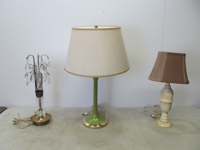 lot 106 image: 3 Retro Vintage Table Lamps